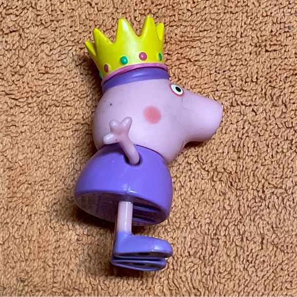 2003 Peppa Pig Royal Court - Peppa Pig With Crown  Purple Outfit Figure 2.5” - Picture 3 of 5